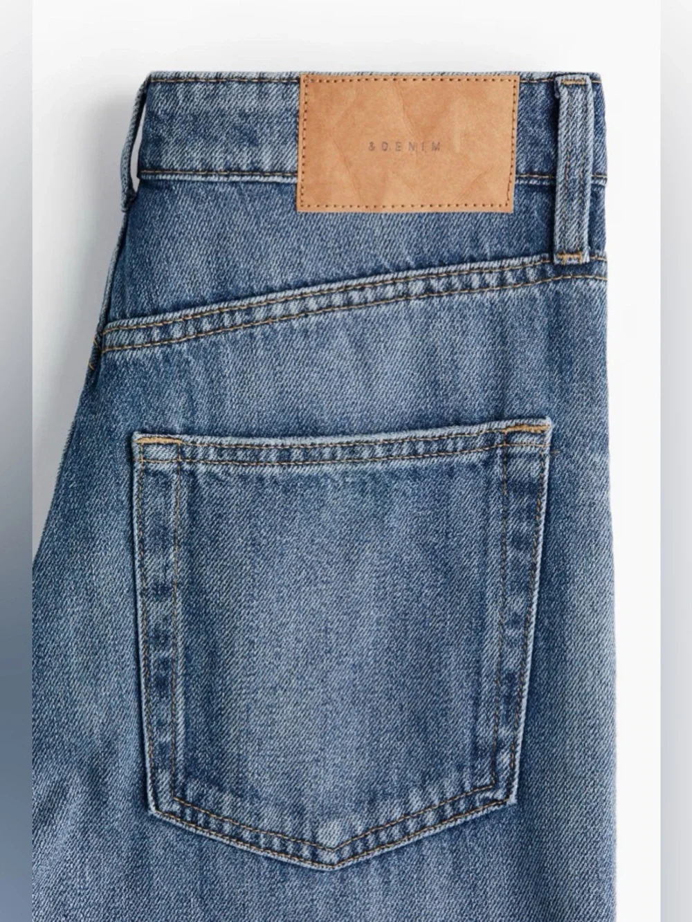 ✨H&M Ava Ultra High Rise Wide-Leg Raw Hem Jeans in Blue Denim - Picture 5 of 8